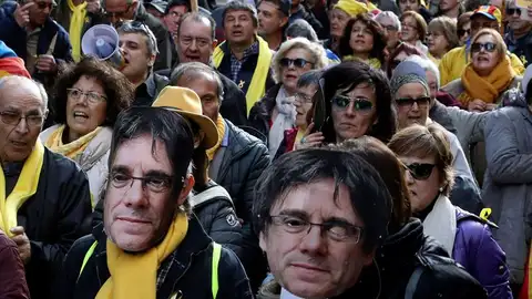 Miles de personas se reúnen en las inmediaciones del Parlament Miles de personas se reúnen en las inmediaciones del Parlament