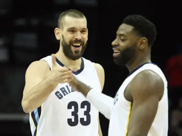 Marc Gasol celebra una canasta junto a Tyreke Evans Marc Gasol celebra una canasta junto a Tyreke Evans