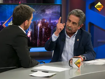 Miguel Ángel Revilla: "Los independentistas saben que hay una Constitución, y que si la vulneras te aplican el reglamento" Miguel Ángel Revilla: "Los independentistas saben que hay una Constitución, y que si la vulneras te aplican el reglamento"