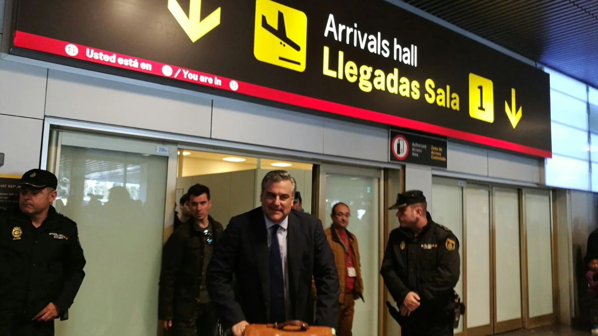 Jesús Silva Fernández, embajador español expulsado de Venezuela, a su llegada a España Jesús Silva Fernández, embajador español expulsado de Venezuela, a su llegada a España
