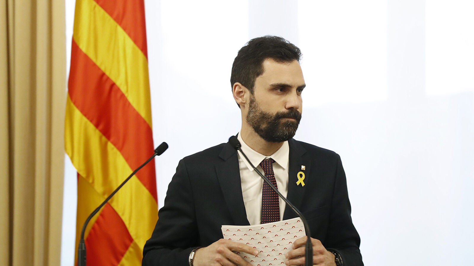 Roger Torrent divide al independentismo con su decisión de aplazar el pleno de investidura de Puigdemont