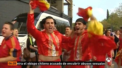 Un grupo de j&oacute;venes con el traje de torero