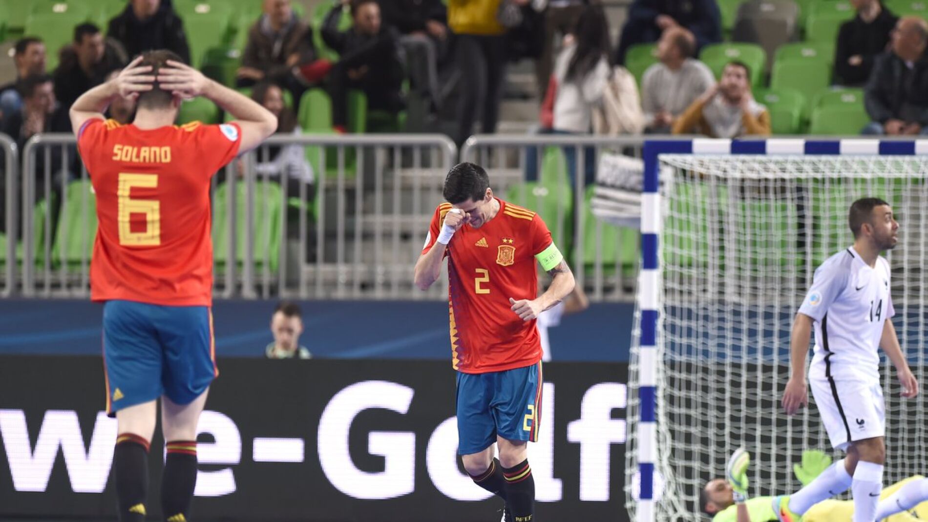 Los jugadores de la Selecci&oacute;n lamentan uno de los goles encajados ante Francia