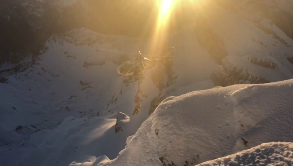 Rescatan a dos montañeros enriscados en una arista del Pico Aspe