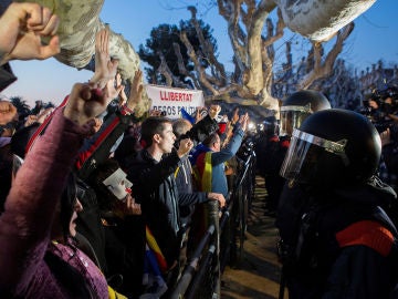 Manifestantes en el Parlament