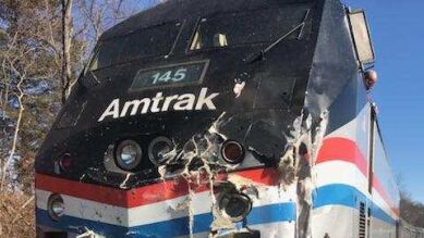 Al menos un muerto tras el choque de un tren que llevaba legisladores a bordo en Estados Unidos