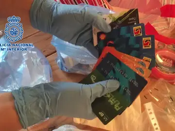 Detenidos dos expertos en clonado de tarjetas en cajeros automáticos Detenidos dos expertos en clonado de tarjetas en cajeros automáticos