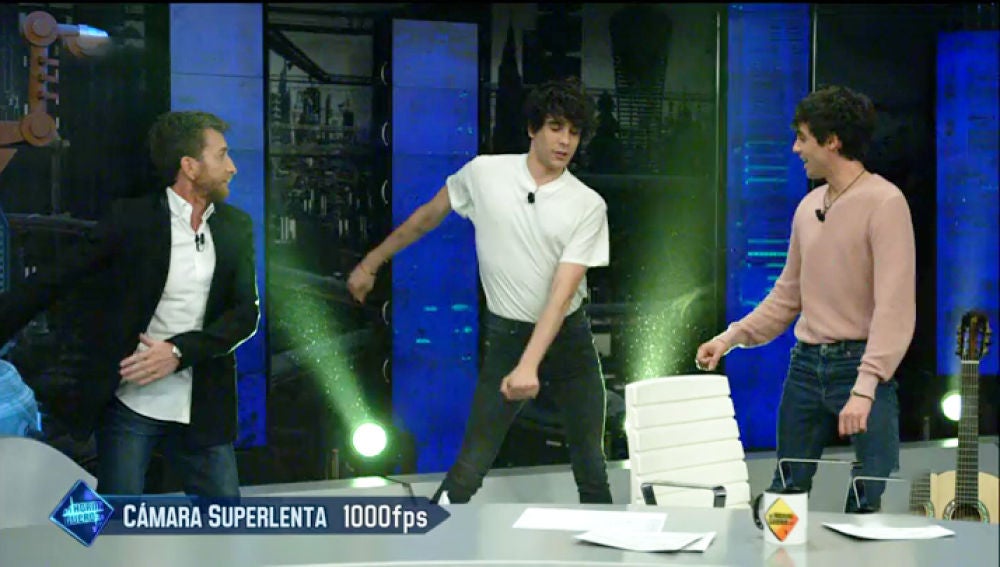 javier calvo interpreta su baile de moda en el hormiguero - pasos de baile fortnite silueta