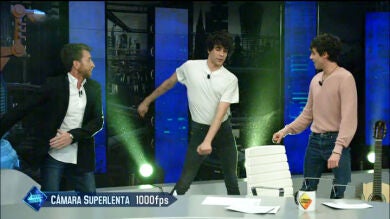 Javier Calvo interpreta su baile de moda en 'El Hormiguero 3.0'