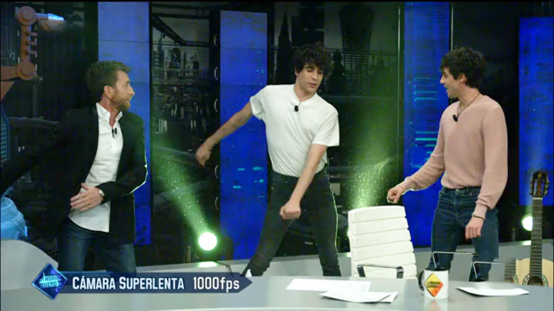 Javier Calvo interpreta su baile de moda en 'El Hormiguero 3.0'