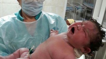 El recién nacido que ha pesado más de seis kilos