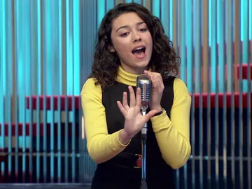 Charo, maravillada con la voz de Belén Tuñón Charo, maravillada con la voz de Belén Tuñón