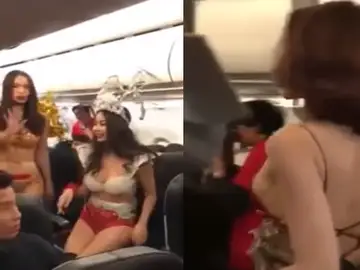 Las azafatas durante el desfile Las azafatas durante el desfile
