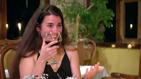 Sheyla y Carolyne finalizan su luna de miel con una cena sincera y romántica Sheyla y Carolyne finalizan su luna de miel con una cena sincera y romántica