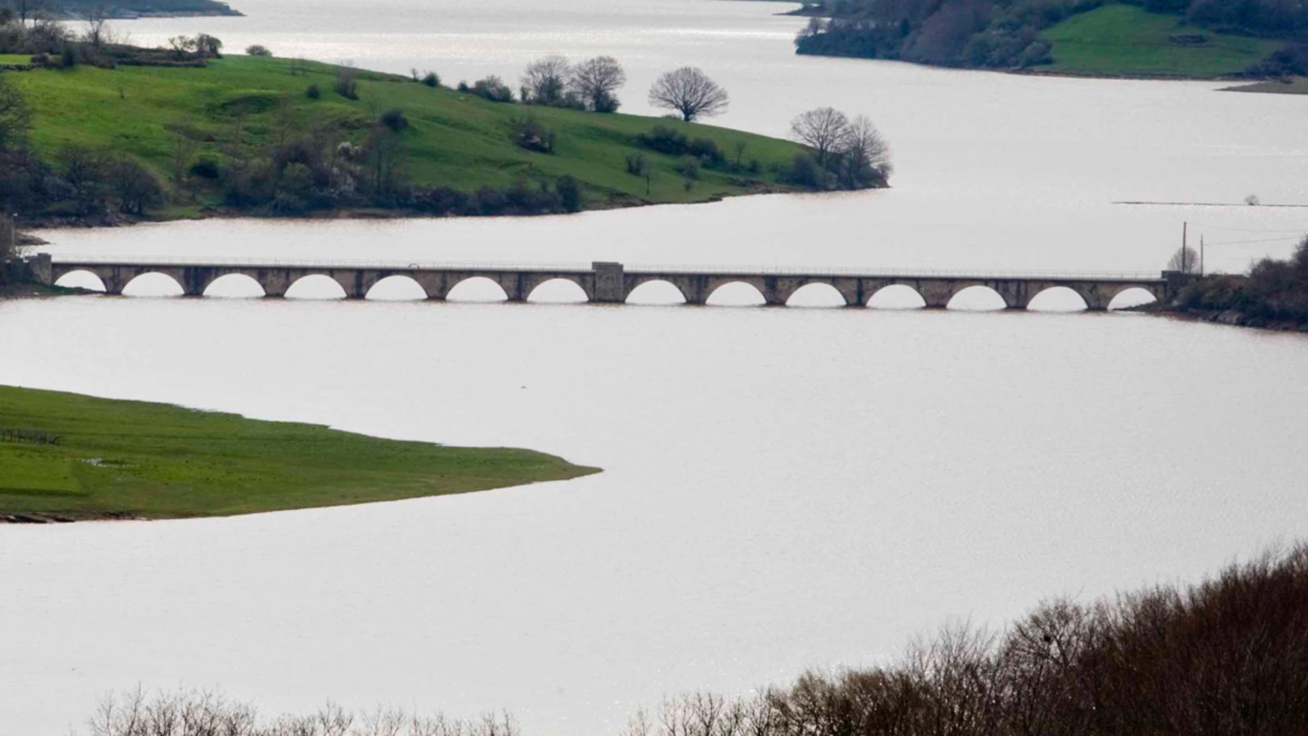 Embalse del río Ebro Embalse del río Ebro