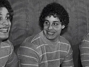 Tres extraños idénticos Tres extraños idénticos
