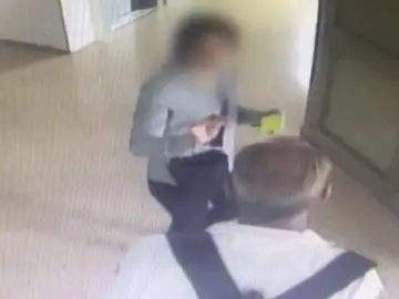 Una mujer detenida por robar a ancianos con el método de "el abrazo cariñoso" Una mujer detenida por robar a ancianos con el método de "el abrazo cariñoso"