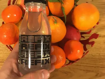 Cítricos y Refix, una alianza contra la resaca. Cítricos y Refix, una alianza contra la resaca.