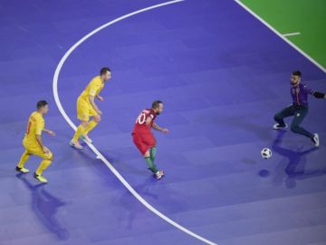 Ricardinho anota de rabona ante Rumanía en el Europeo de Fútbol Sala