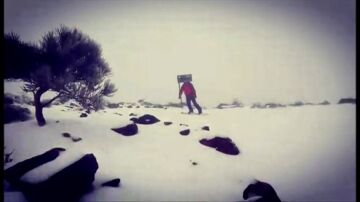 La nieve en el Teide permite la practica del Snowboard