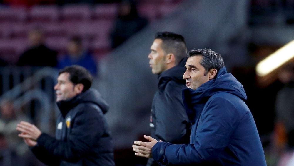 Valverde da indicaciones en la banda ante el Valencia