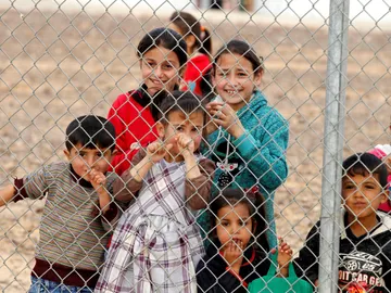 Varios niños refugiados Varios niños refugiados