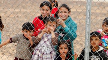 Varios niños refugiados