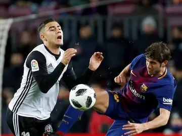 Pereira se duele tras la entrada de Sergi Roberto Pereira se duele tras la entrada de Sergi Roberto