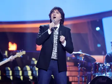 Raúl Pérez se pone romántico para ‘Bailar pegados’ como Sergio Dalma Raúl Pérez se pone romántico para ‘Bailar pegados’ como Sergio Dalma