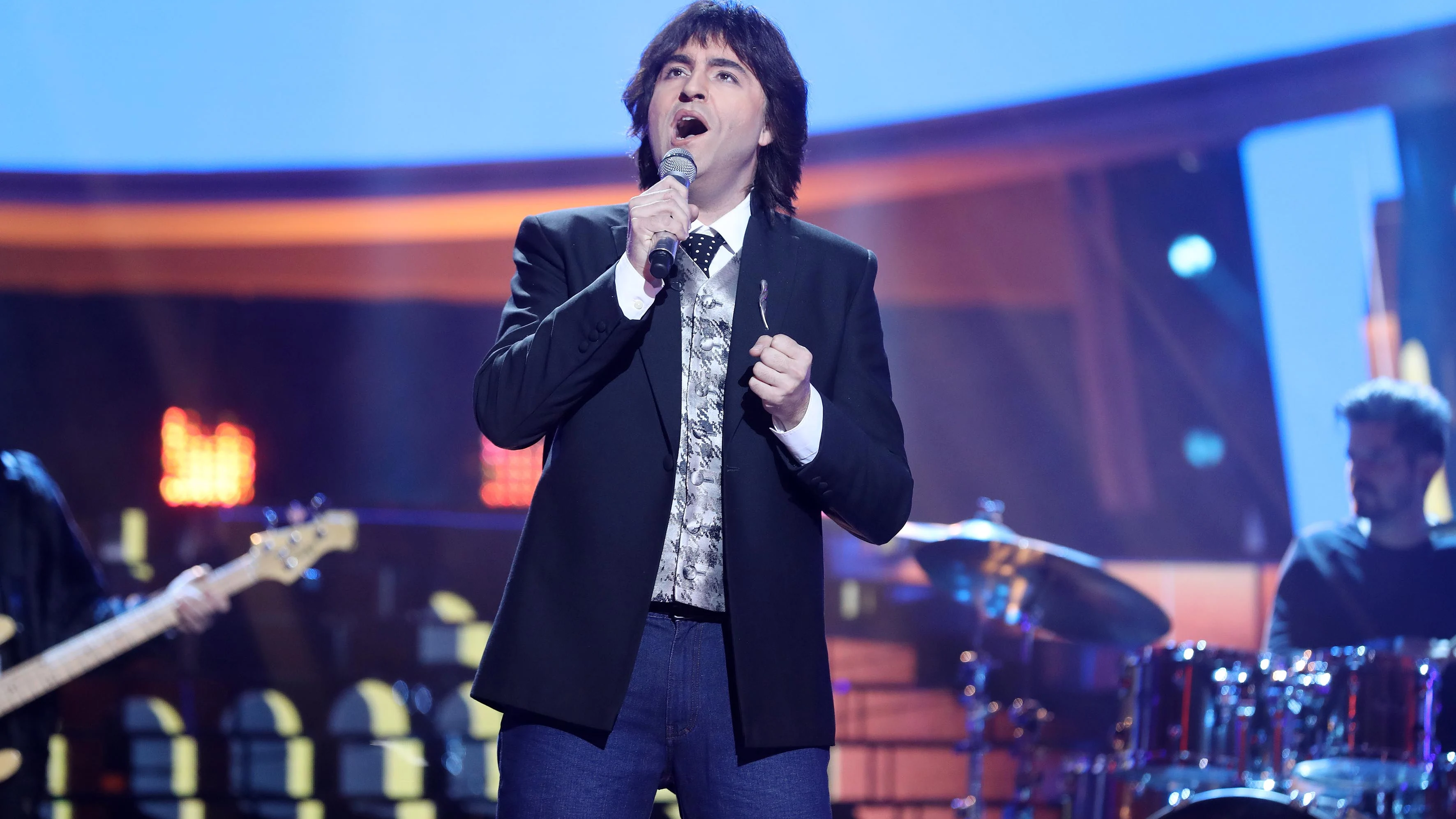 Raúl Pérez se pone romántico para ‘Bailar pegados’ como Sergio Dalma Raúl Pérez se pone romántico para ‘Bailar pegados’ como Sergio Dalma