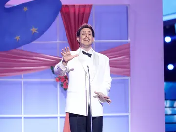 Miquel Fernández se convierte en Domenico Modugno y nos hace volar con ‘Nel blu dipinto di blu’ Miquel Fernández se convierte en Domenico Modugno y nos hace volar con ‘Nel blu dipinto di blu’