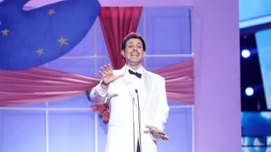 Miquel Fernández se convierte en Domenico Modugno y nos hace volar con ‘Nel blu dipinto di blu’