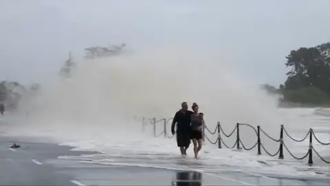 Fuerte temporal deja aislados a 700 turistas en Isla Sur de Nueva Zelanda Fuerte temporal deja aislados a 700 turistas en Isla Sur de Nueva Zelanda