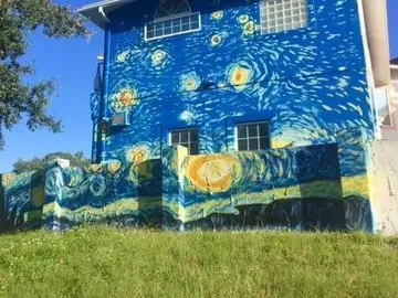 La casa con 'La Noche Estrellada' en su fachada La casa con 'La Noche Estrellada' en su fachada