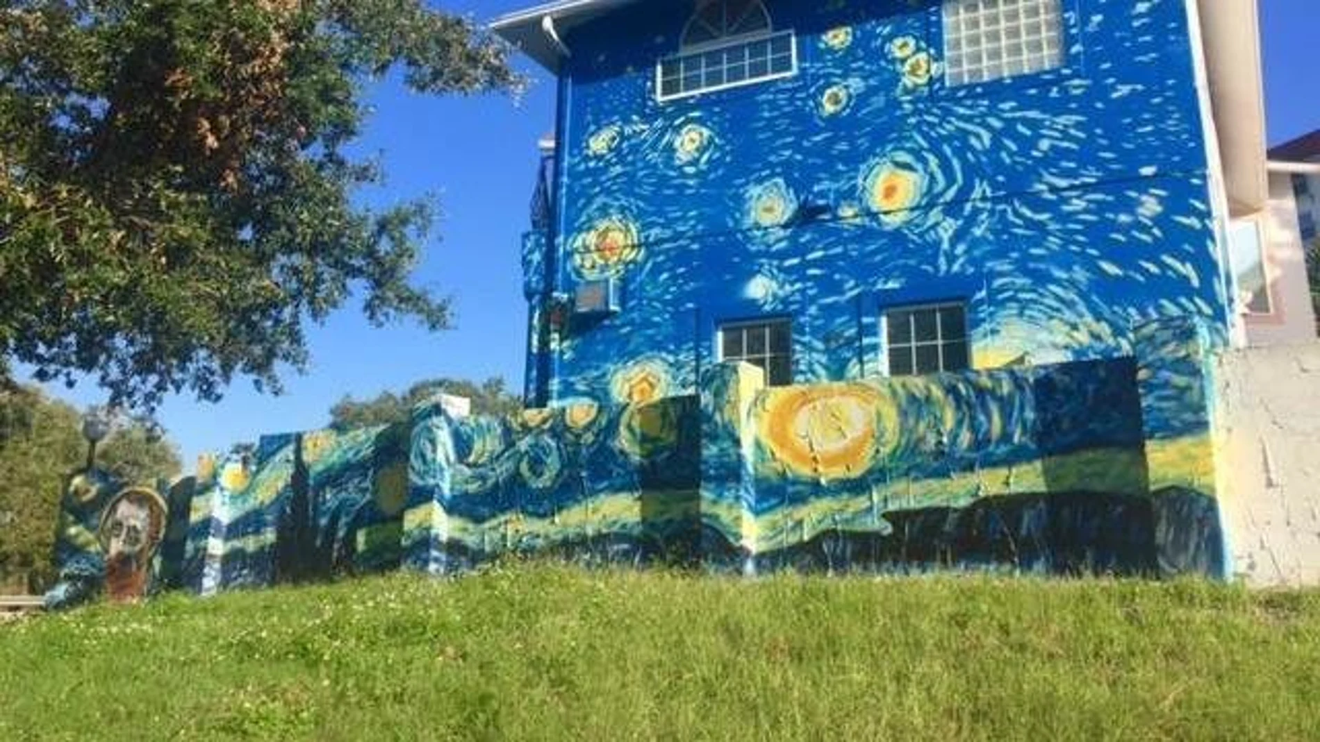 La casa con 'La Noche Estrellada' en su fachada La casa con 'La Noche Estrellada' en su fachada