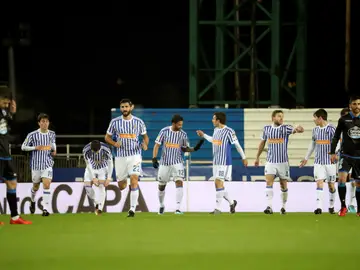 Los jugadores de la Real Sociedad celebran uno de los goles ante el Deportivo Los jugadores de la Real Sociedad celebran uno de los goles ante el Deportivo