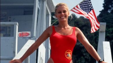 La actriz de 'Los vigilantes de la playa', Nicole Eggert, denuncia que el actor Scott Baio abusó de ella cuando era menor