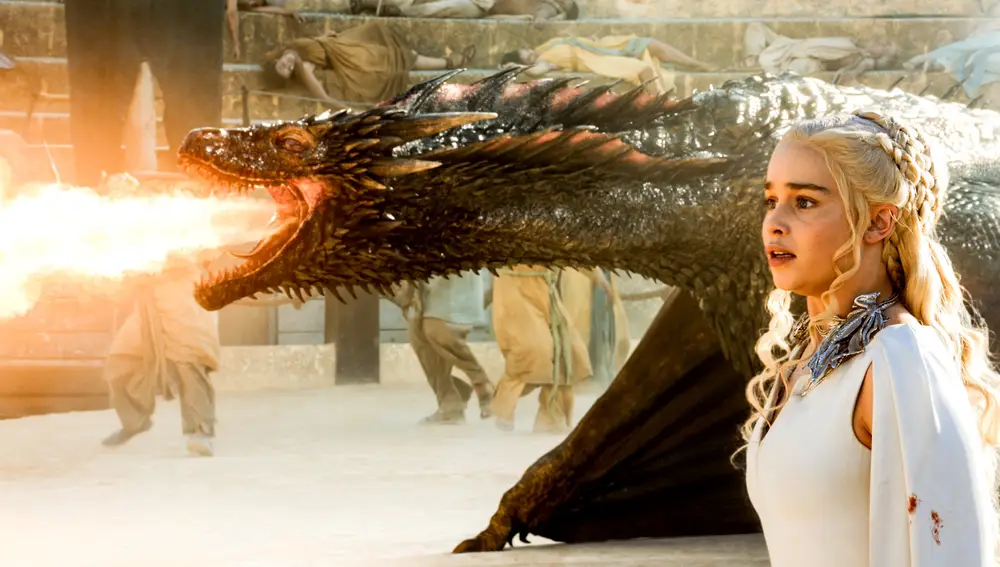 Daenerys Targaryen con sus dragones en 'Juego de Tronos'