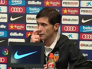 Marcelino, sobre el arbitraje ante el Barça: "Me hubiera gustado competir de otra forma" Marcelino, sobre el arbitraje ante el Barça: "Me hubiera gustado competir de otra forma"