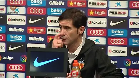 Marcelino, sobre el arbitraje ante el Barça: "Me hubiera gustado competir de otra forma" Marcelino, sobre el arbitraje ante el Barça: "Me hubiera gustado competir de otra forma"
