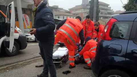 Los servicios de emergencias atienden a los heridos Los servicios de emergencias atienden a los heridos