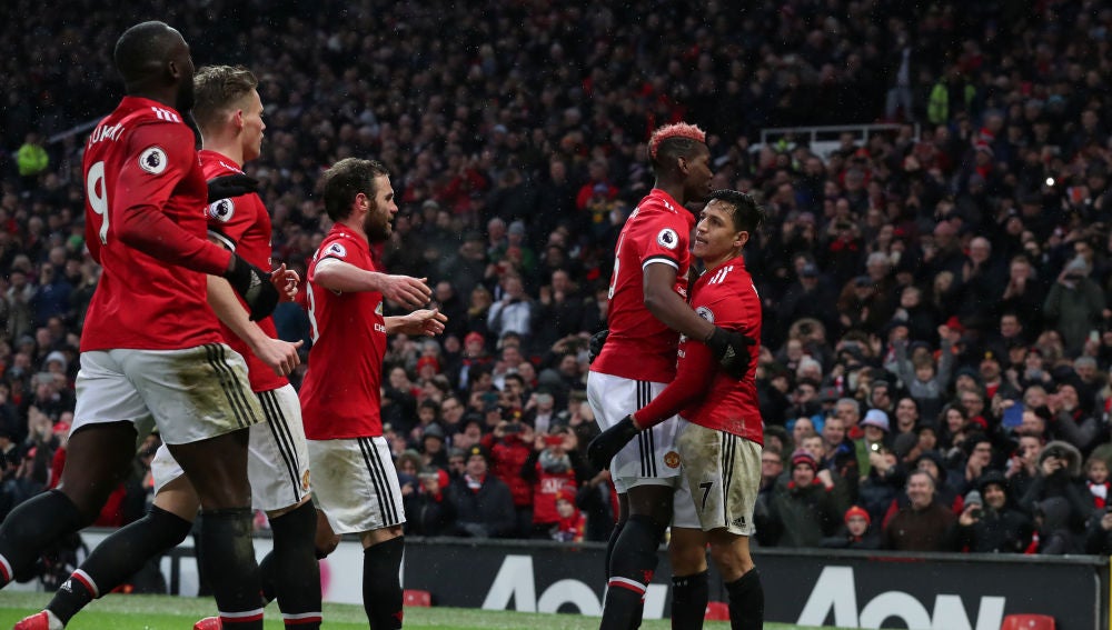 Alexis Sánchez celebrando el gol