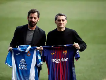 Quique Sánchez Flores y Valverde posan juntos en Cornellá Quique Sánchez Flores y Valverde posan juntos en Cornellá