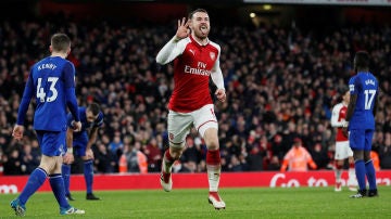 Ramsey celebrando su tercer gol