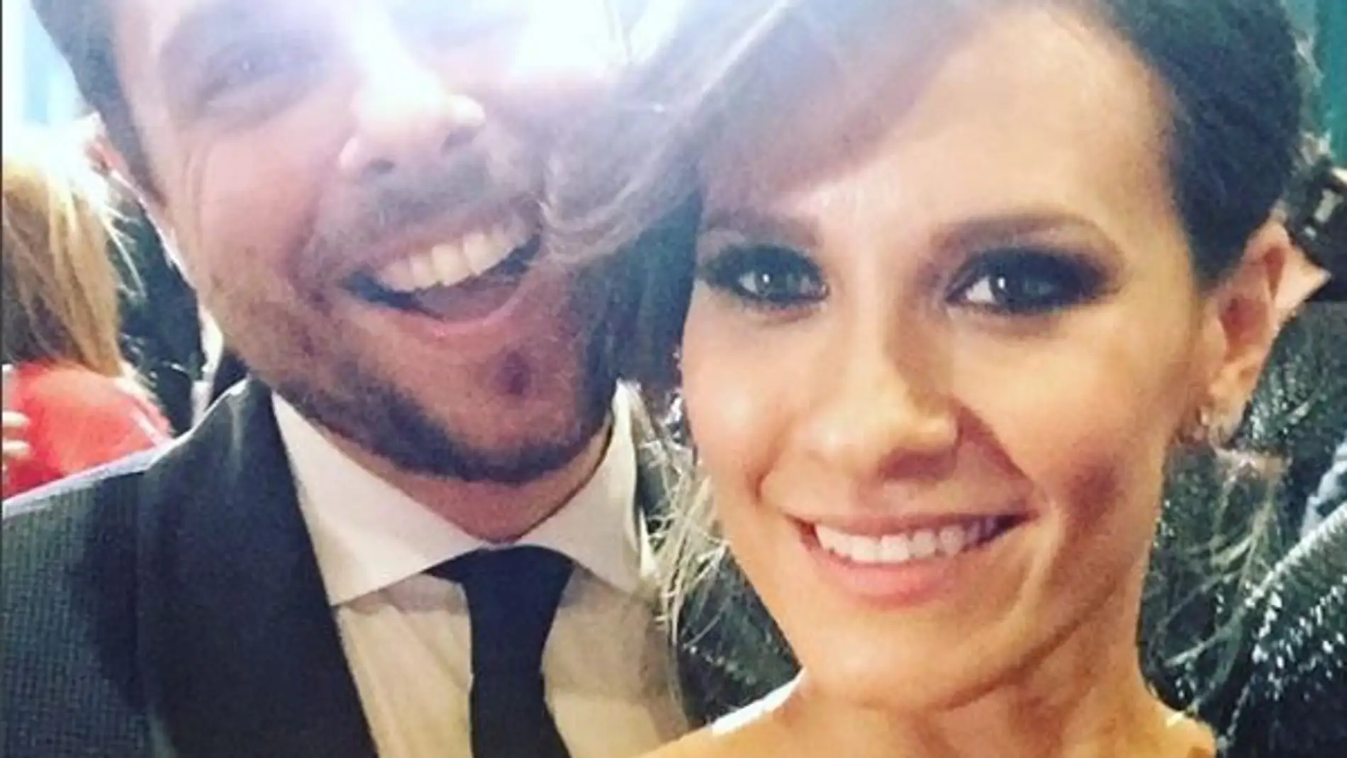 Elena Ballesteros junto a su marido en los Goya 2018