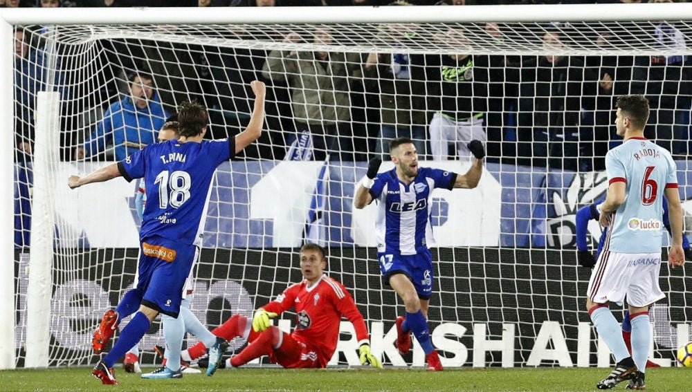 Pedraza celebra un gol