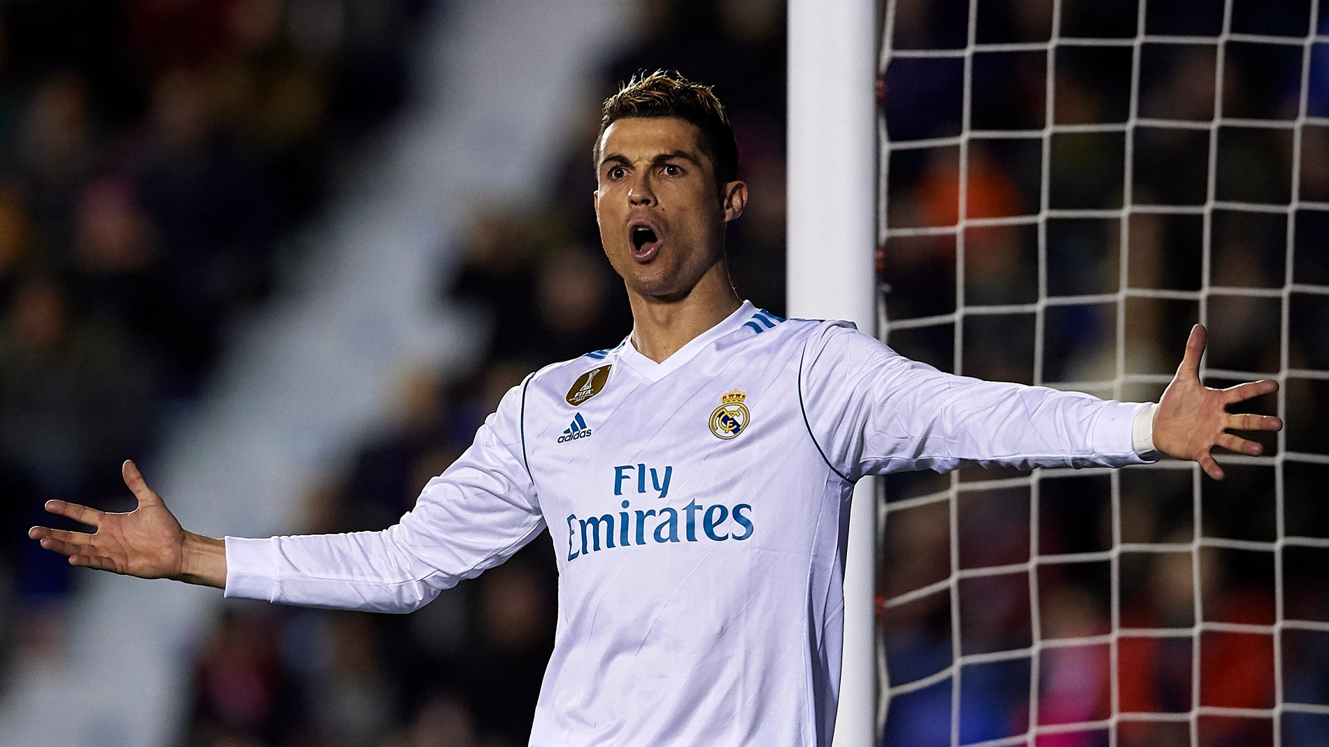 Cristiano protesta una acción en el duelo ante el Levante Cristiano protesta una acción en el duelo ante el Levante