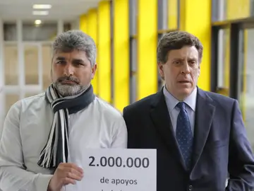 Juan Carlos Quer, padre de Diana, y Juan José Cortés, padre de Mariluz Juan Carlos Quer, padre de Diana, y Juan José Cortés, padre de Mariluz