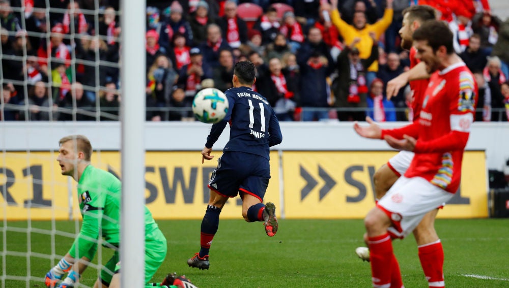 James Rodríguez celebrando un gol