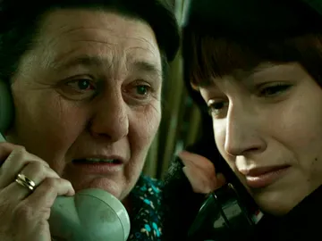 La madre de Tokio traiciona a su hija en 'La casa de papel' La madre de Tokio traiciona a su hija en 'La casa de papel'